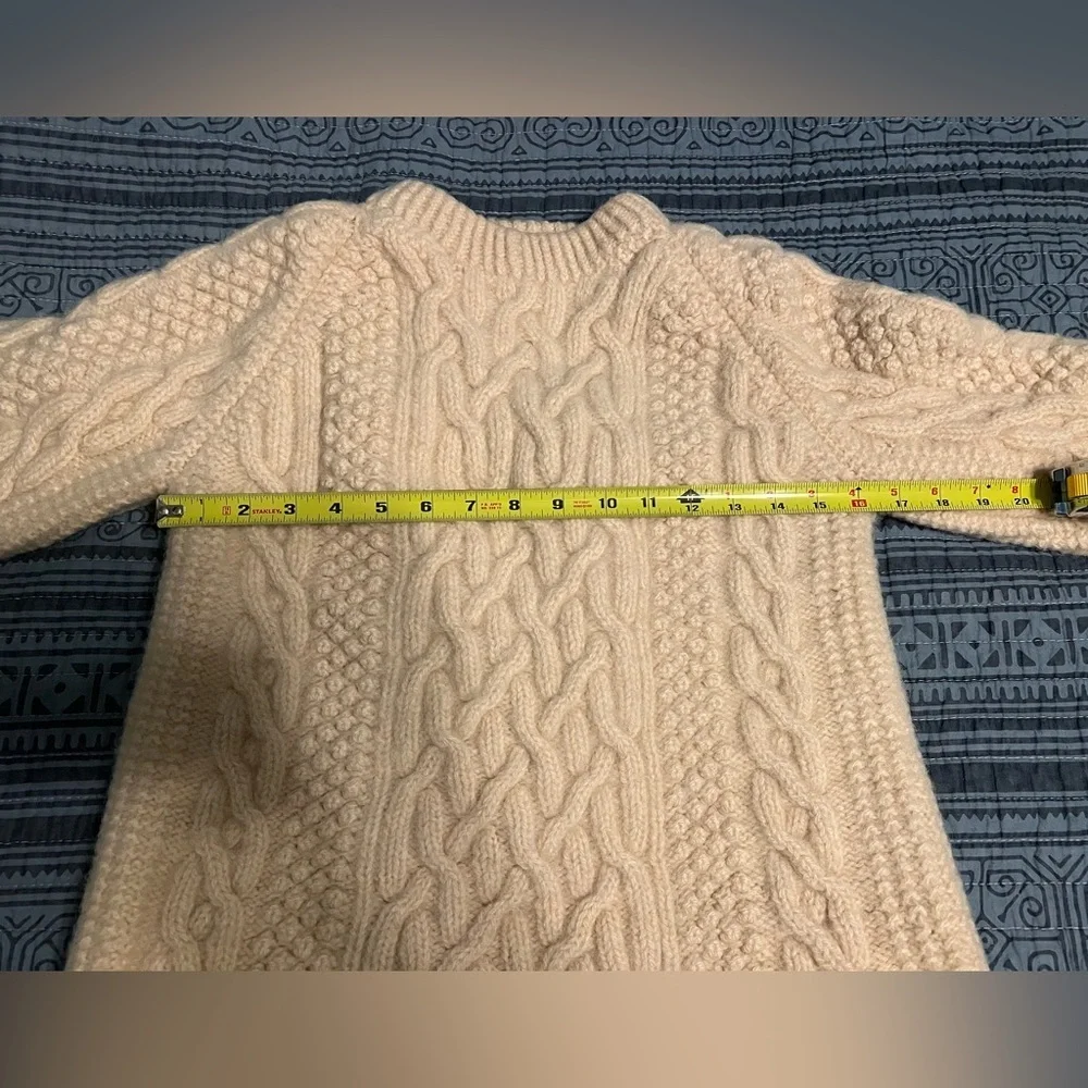 Women’s handmade 100% wool cable-knit sweater. Size approx XS. See measurements. - Picture 4 of 11